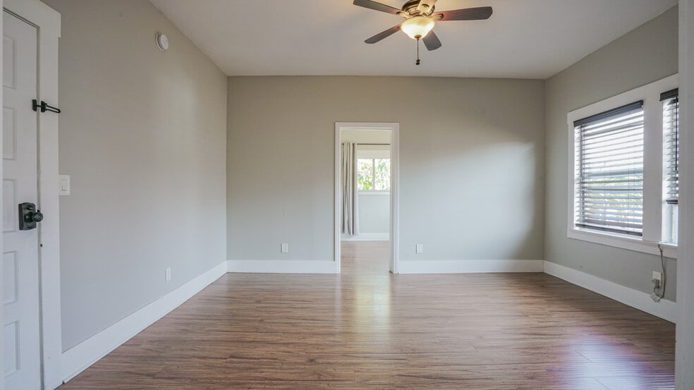 More Photos Of 2617 Jeffries Ave, Los Angeles Apartments For Sale