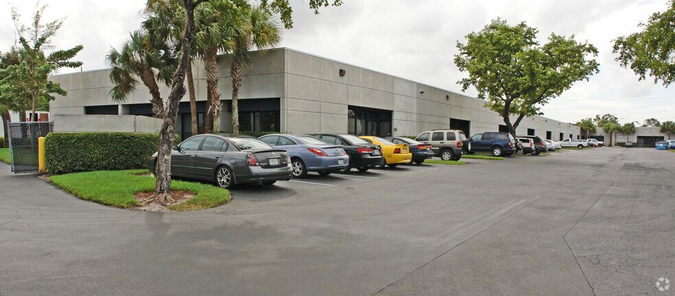 More Photos Of 776-858 S Military Trl, Deerfield Beach Research And Development For Lease