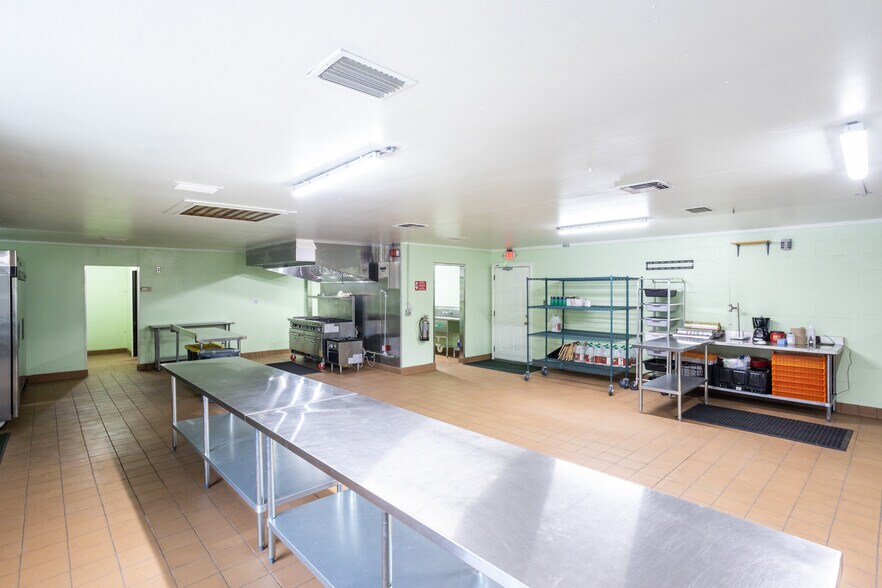 More Photos Of 10204 Se State Road 100, Starke Flex For Sale