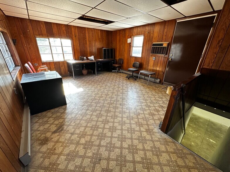 More Photos Of 1339 N Tuckahoe Rd, Williamstown Warehouse For Sale