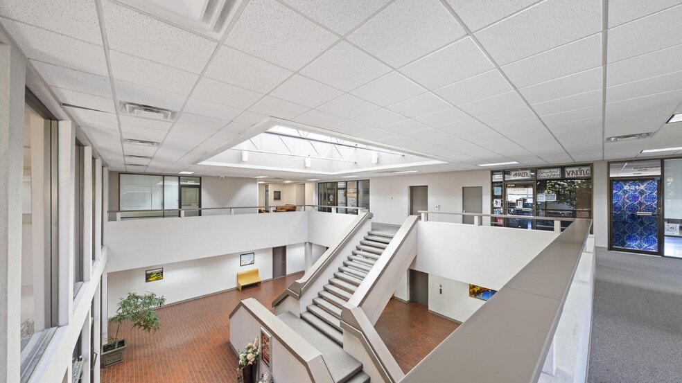 More Photos Of 3311 W Clearwater Ave, Kennewick Office For Sale