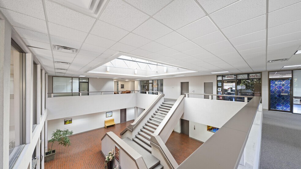 More Photos Of 3311 W Clearwater Ave, Kennewick Office For Sale