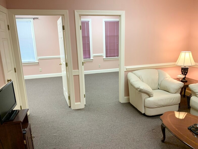 More Photos Of 211 E Six Forks Rd, Raleigh Loft Creative Space For Sale