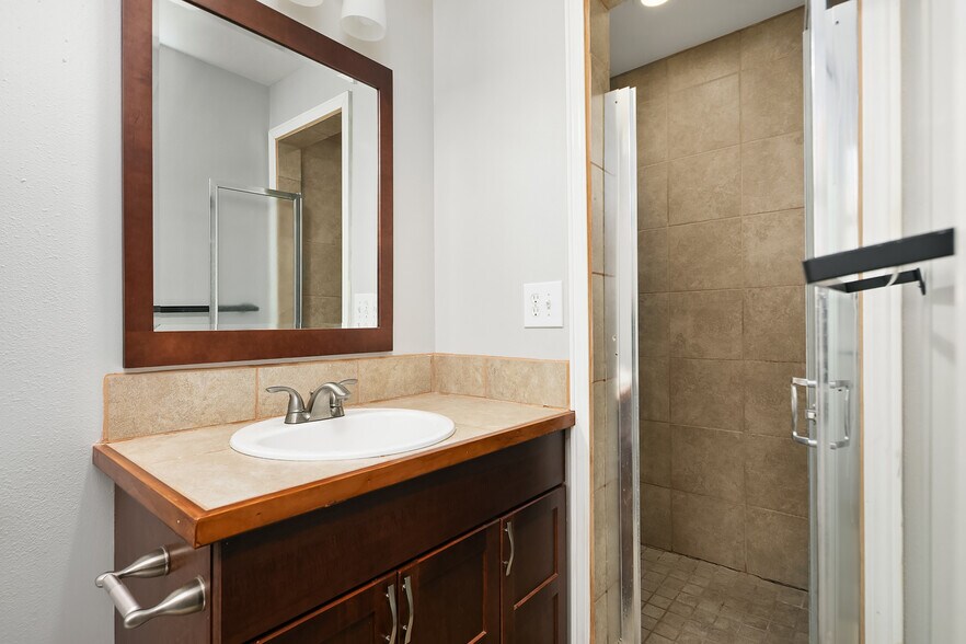 More Photos Of 855 W Nickerson St, Seattle Apartments For Sale