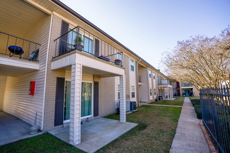 More Photos Of 15909 River Rd, Hahnville Apartments For Sale