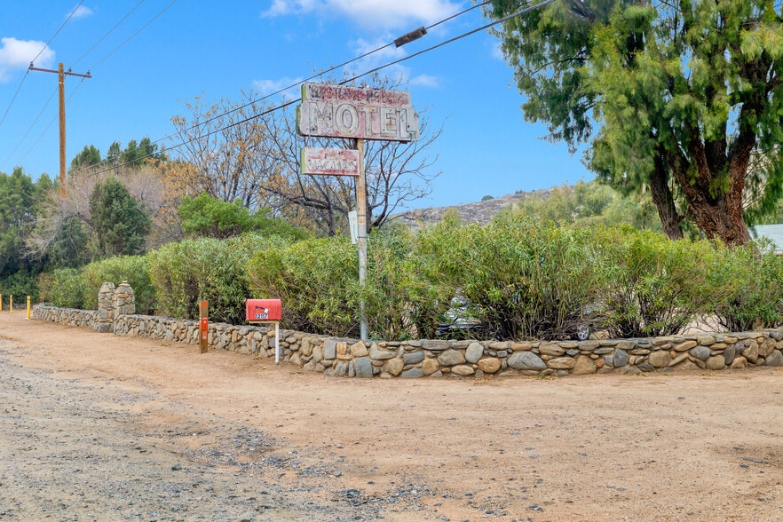 Primary Photo Of 12117 Sierra Hwy, Santa Clarita Hotel For Sale