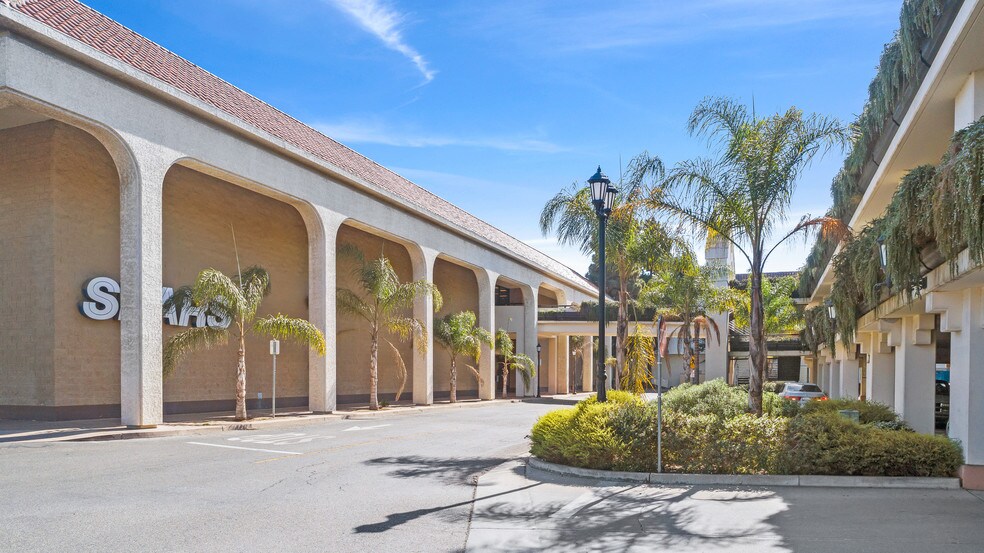 More Photos Of 200 Town Ctr E, Santa Maria Department Store For Lease