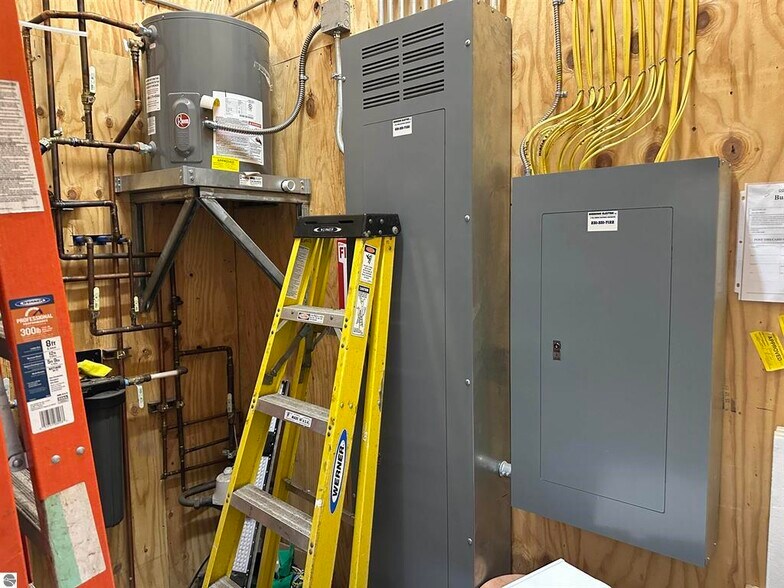 More Photos Of 404 S Park Dr, Kalkaska Warehouse For Lease