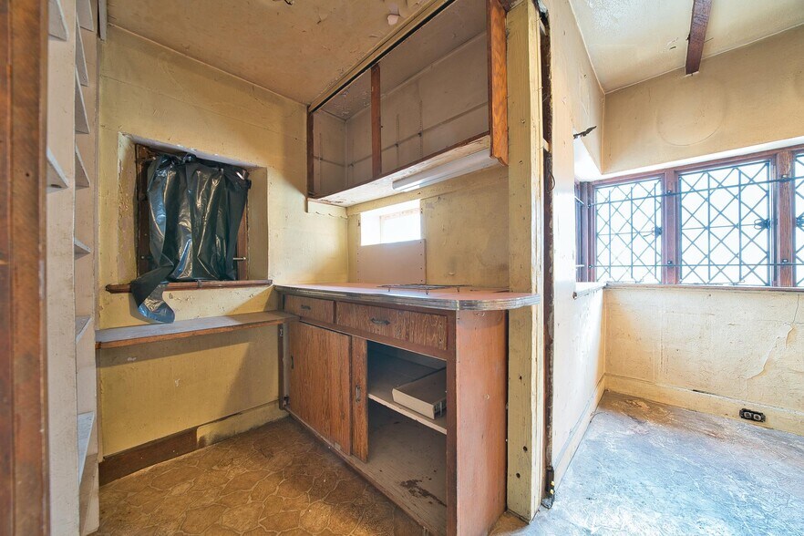 More Photos Of 1989 W Grand Blvd, Detroit Office Residential For Sale