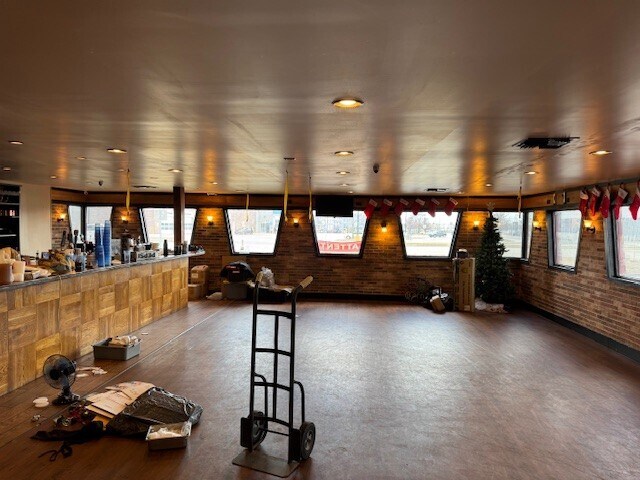 More Photos Of 4030 Northpoint Blvd, Waukegan Freestanding For Lease