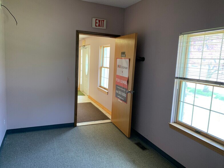 More Photos Of 129 S Washington St, Oxford Medical For Lease