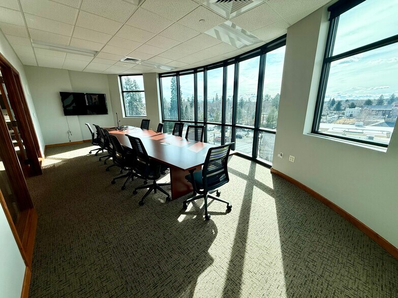 More Photos Of 550 NW Franklin Ave, Bend Medical For Lease