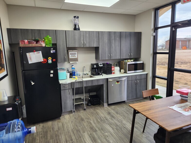 More Photos Of 2895 Lewis Ln, Paris Medical For Sale