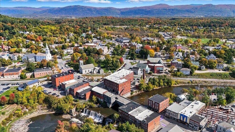 More Photos Of 10 Merchants Row, Middlebury Apartments For Sale