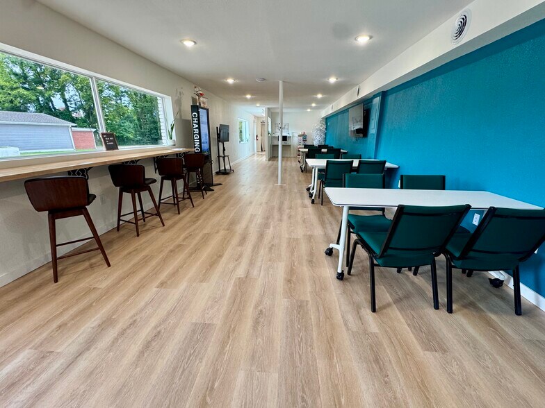 More Photos Of 124 10th St, Clarksville Coworking Space