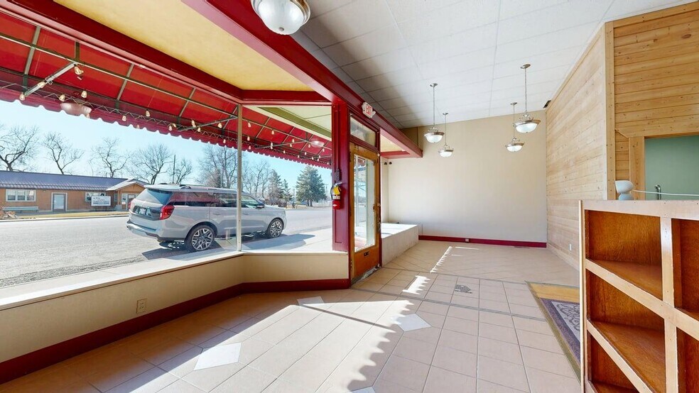 More Photos Of 113 E Main St, Laurel Office For Sale