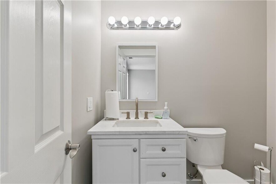 More Photos Of 125 Skyspaces Ct, St Simons Island Office For Sale