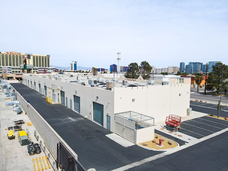 More Photos Of 5045 Rogers St, Las Vegas Showroom For Lease
