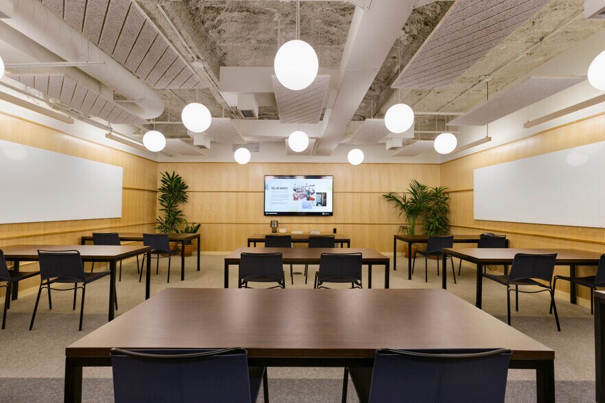 More Photos Of 1 Beacon St, Boston Coworking Space