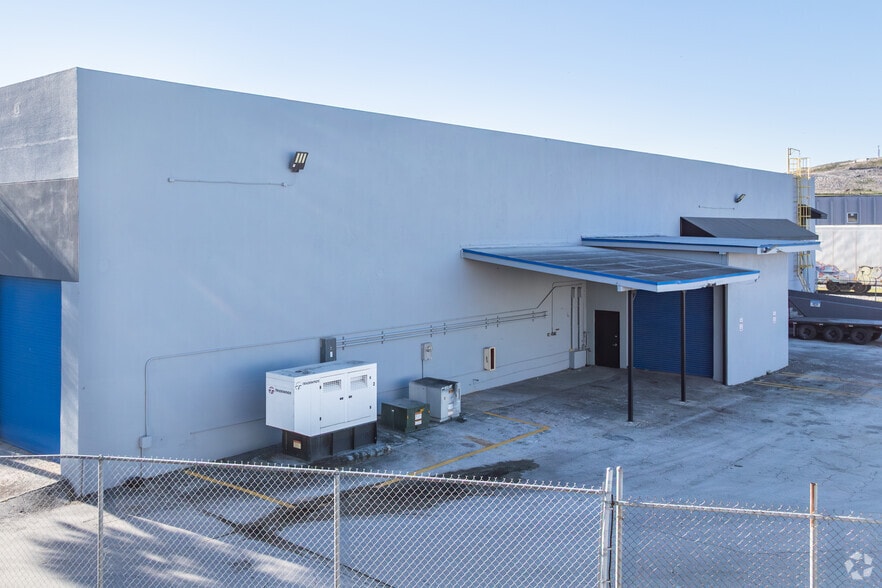 More Photos Of 9970 NW 89th Ct, Medley Warehouse For Lease