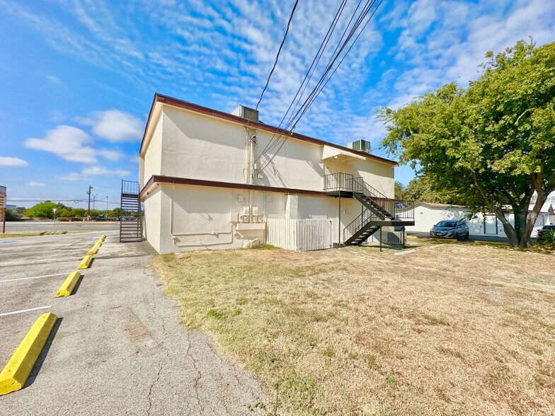 More Photos Of 7205 Bandera Rd, San Antonio Unknown For Lease
