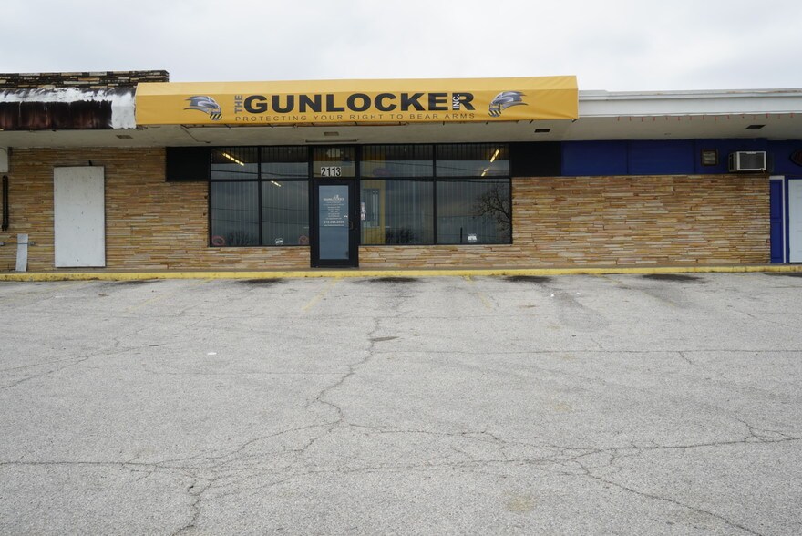 More Photos Of 2111-2117 Harry Wurzbach Rd, San Antonio Storefront Retail Office For Lease