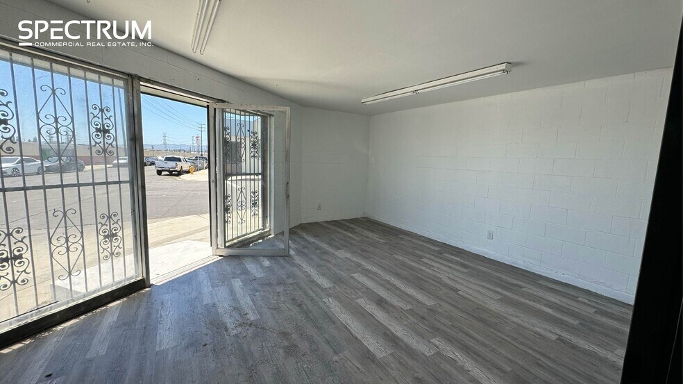 More Photos Of 18531 Eddy St, Northridge Service For Lease