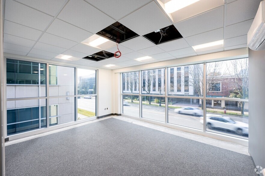 More Photos Of 1051 Franklin Ave, Garden City Office For Sale