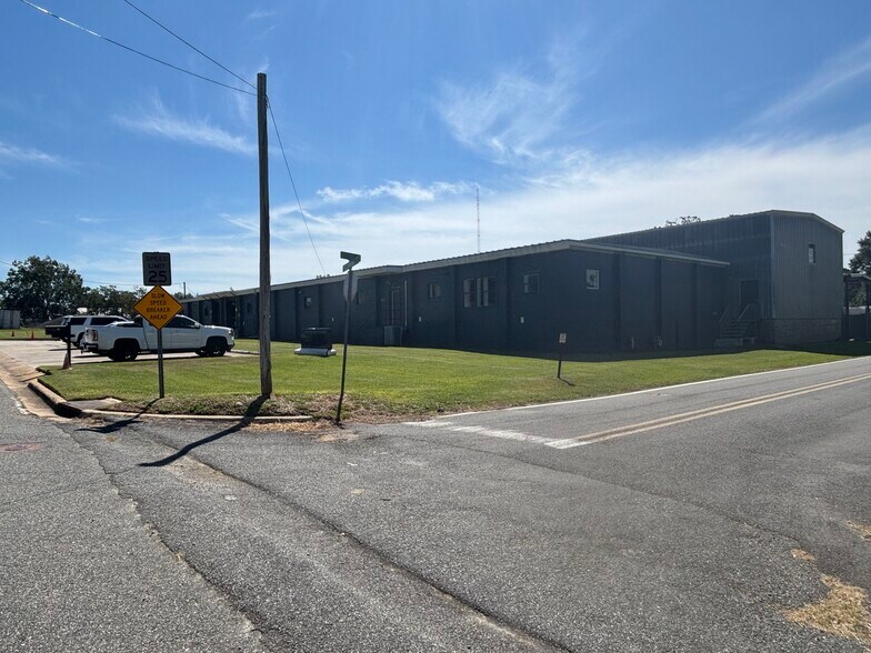 More Photos Of 1811 Florida Ave, Quincy Warehouse For Lease