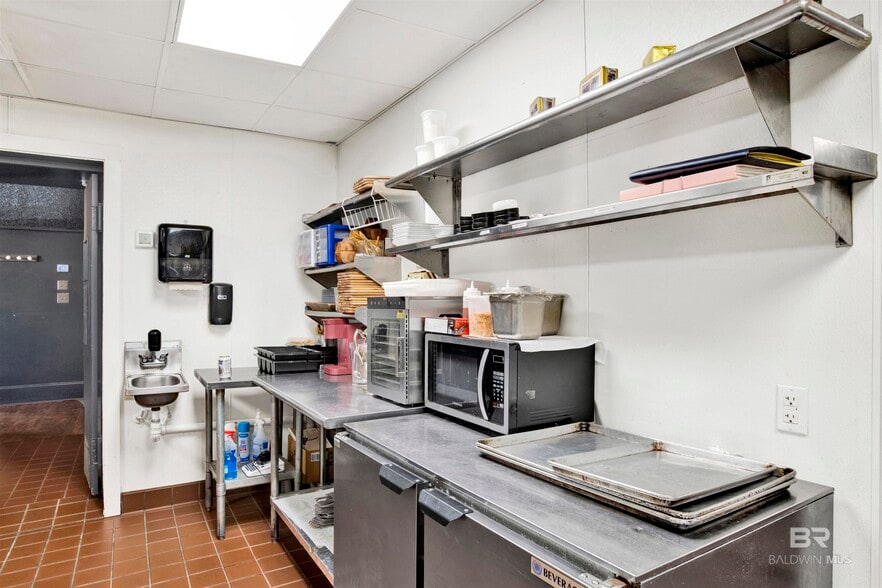 More Photos Of 61 N Section St, Fairhope Restaurant For Lease