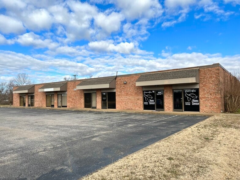 More Photos Of 1926 First Commercial Dr N, Southaven Office For Sale