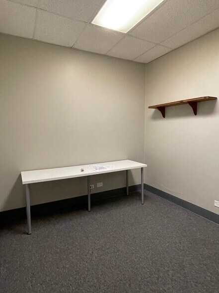 More Photos Of 956 W Lake St, Roselle Flex For Lease