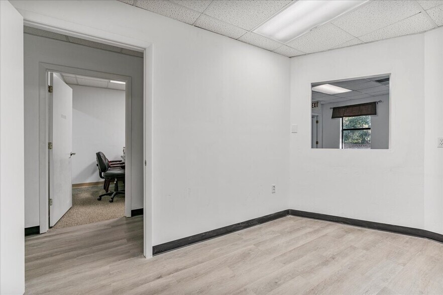 More Photos Of 7733 W Newberry Rd, Gainesville Office For Sale