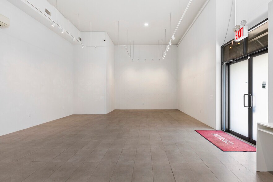 More Photos Of 3278 48th St, Astoria Storefront Retail Office For Lease