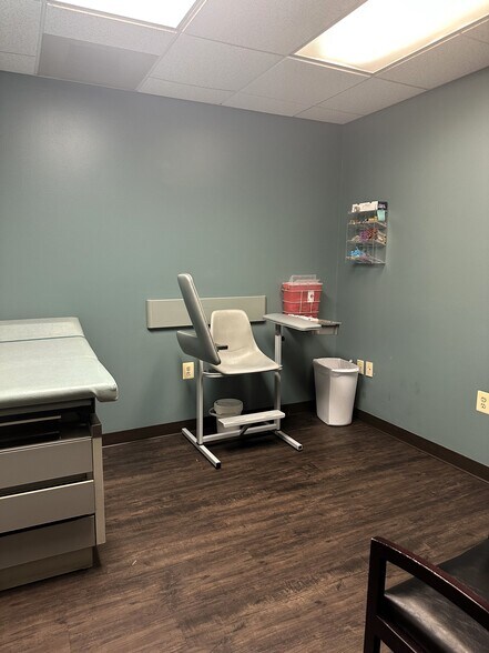 More Photos Of 11350 Pembrooke Sq, Waldorf Medical For Sale