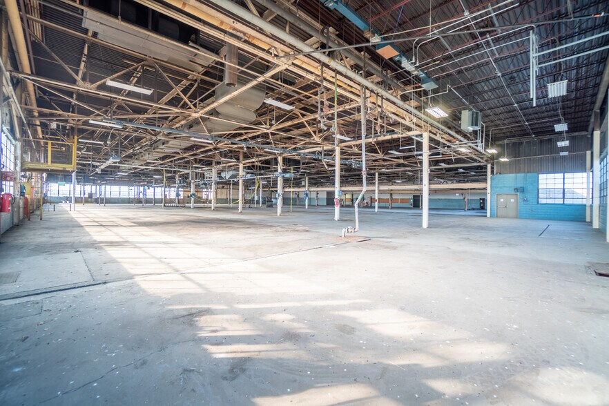 More Photos Of 1900 Pleasant St, Dekalb Manufacturing For Sale