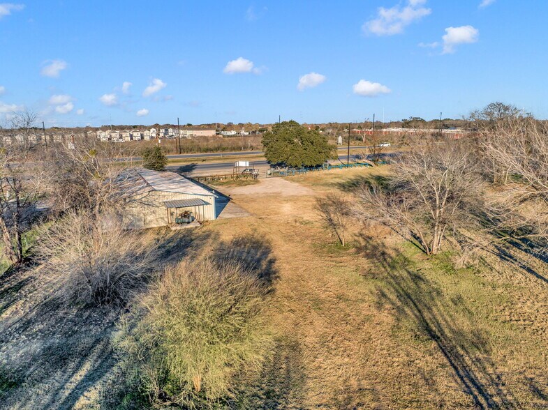 More Photos Of 11211 S US Highway 181, San Antonio Warehouse For Sale