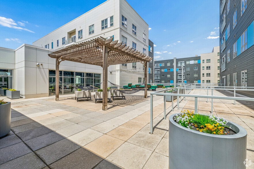 More Photos Of 919 E Genesee St, Syracuse Apartments For Lease