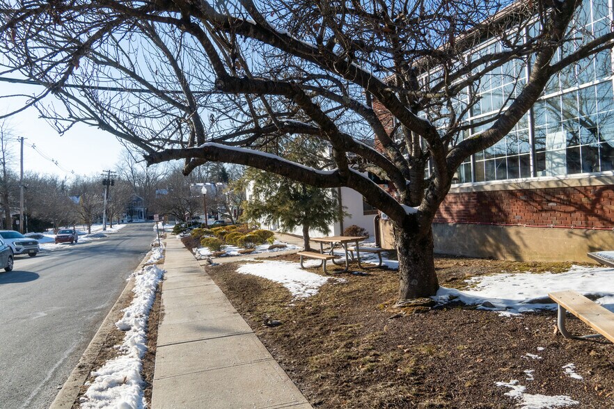 More Photos Of 333 N Main St, Lambertville General Retail For Lease