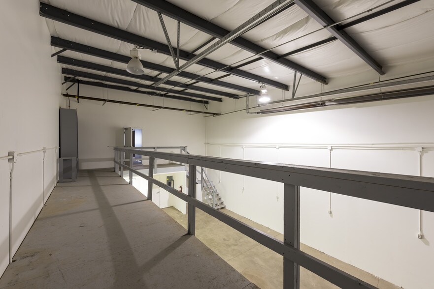 More Photos Of 380 Mackenzie Blvd, Fort McMurray Warehouse For Lease