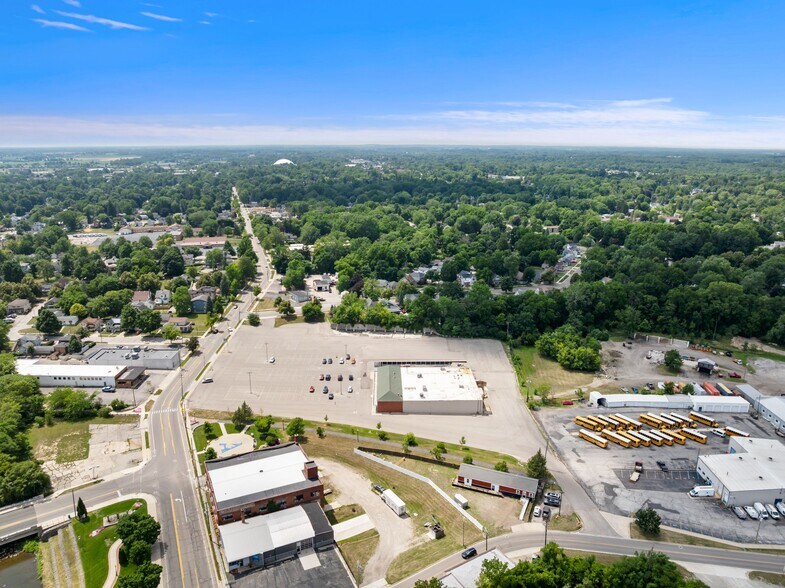 More Photos Of 408 W Maumee St, Adrian Convenience Store For Sale