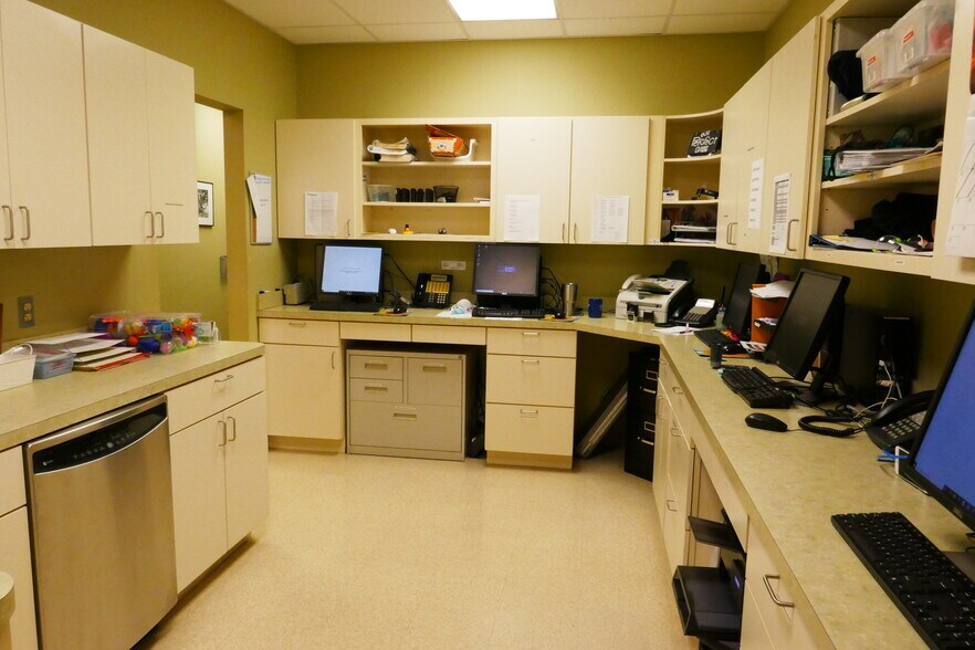More Photos Of 142 Linden Dr, Winchester Office For Sale
