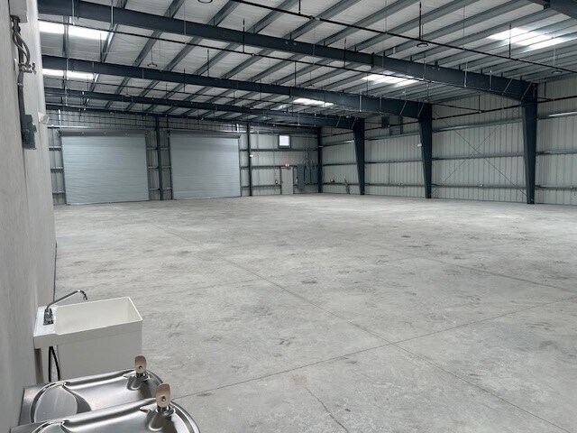 More Photos Of 2954 Van Buren St, Fort Myers Distribution For Lease