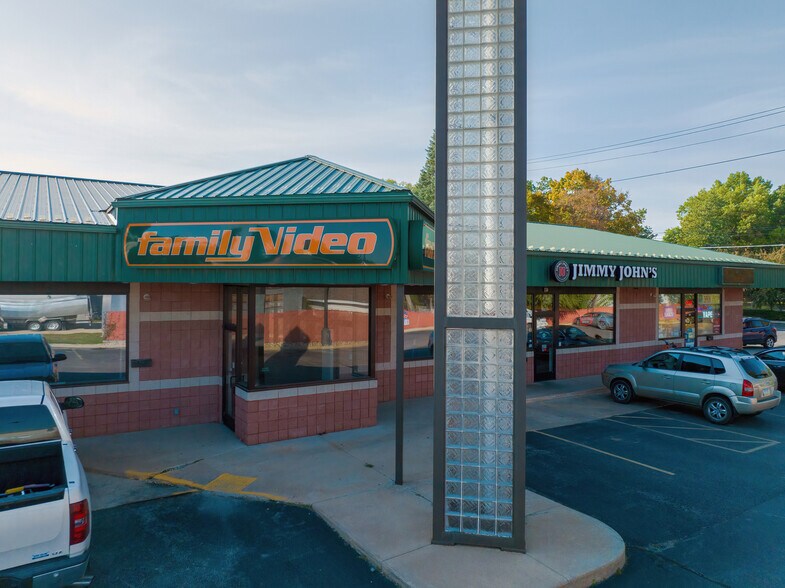 More Photos Of 620 W Bremer Ave, Waverly General Retail For Lease