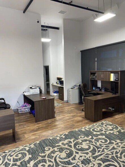 More Photos Of 300 N Pasadena St, Gilbert Warehouse For Lease