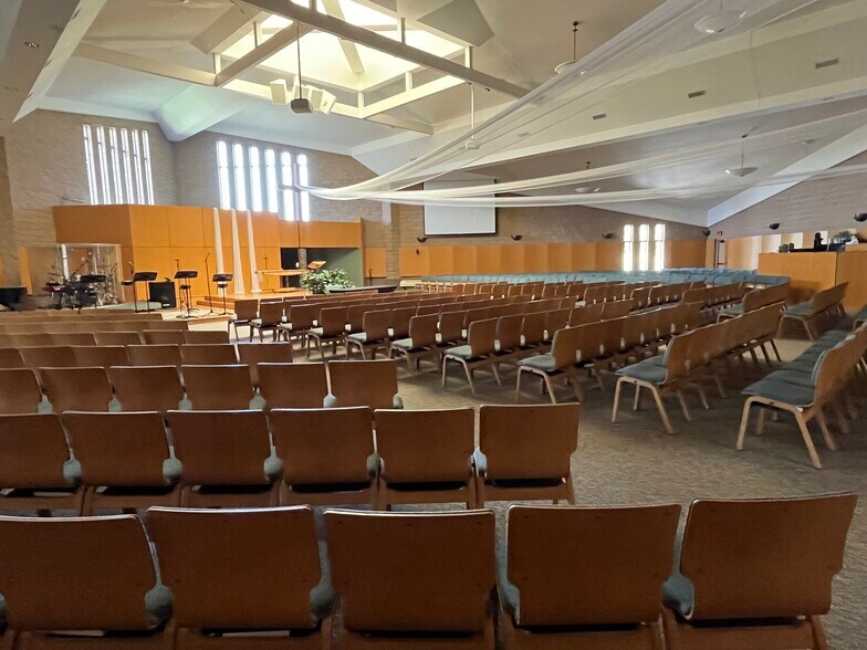 More Photos Of 6595 Cascade Rd SE, Grand Rapids Religious Facility For Lease