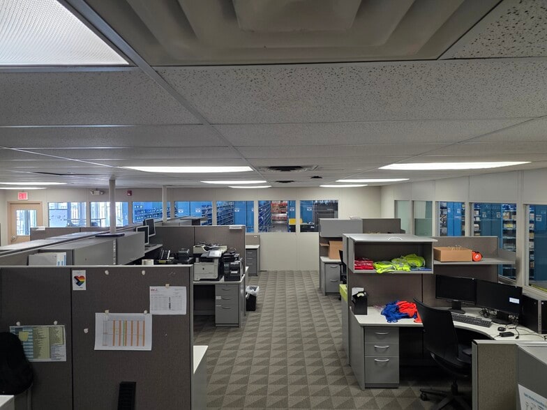 More Photos Of 300 Airport Rd, Ames Warehouse For Lease