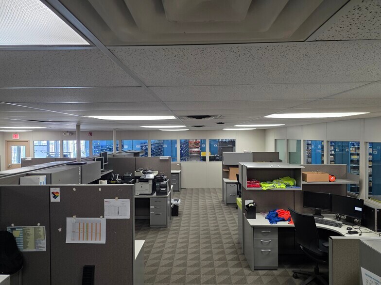 More Photos Of 300 Airport Rd, Ames Warehouse For Sale