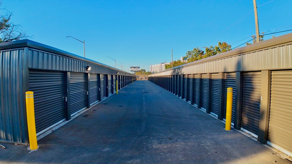 More Photos Of 4500 Biddle Ave, Wyandotte Self Storage For Sale