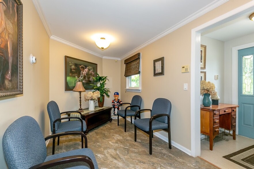 More Photos Of 188 W Main St, Oyster Bay Medical For Sale